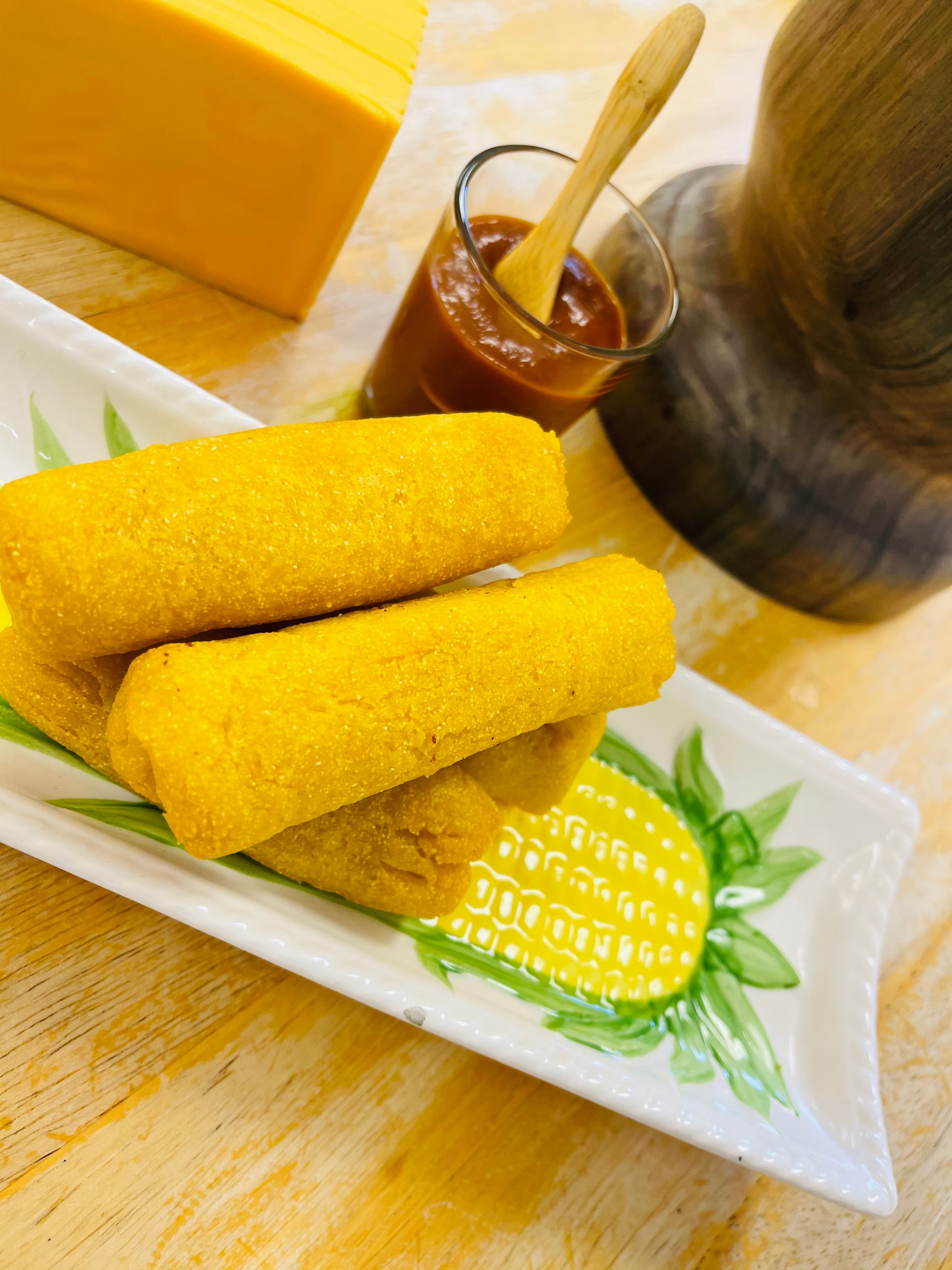 SORRULLITOS DE MAIZ RELLENOS DE QUESO (Corn Fritters Stuffed with cheese)